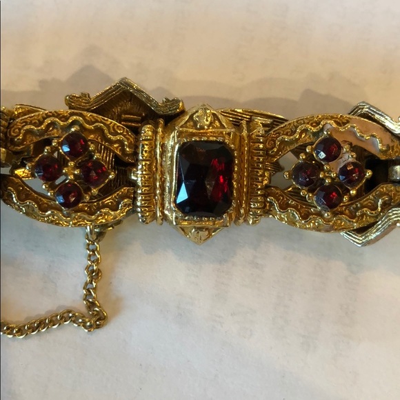 🌺Victorian Gold Toned Bracelet🌺 - Picture 6 of 6